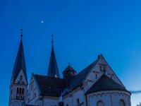 Der Mond über der St-Michael-Kirche in Siegen